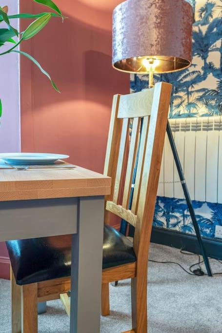 Boutique Modern Royal Mile Apartment Sleeps 4 Edinburgh Bagian luar foto