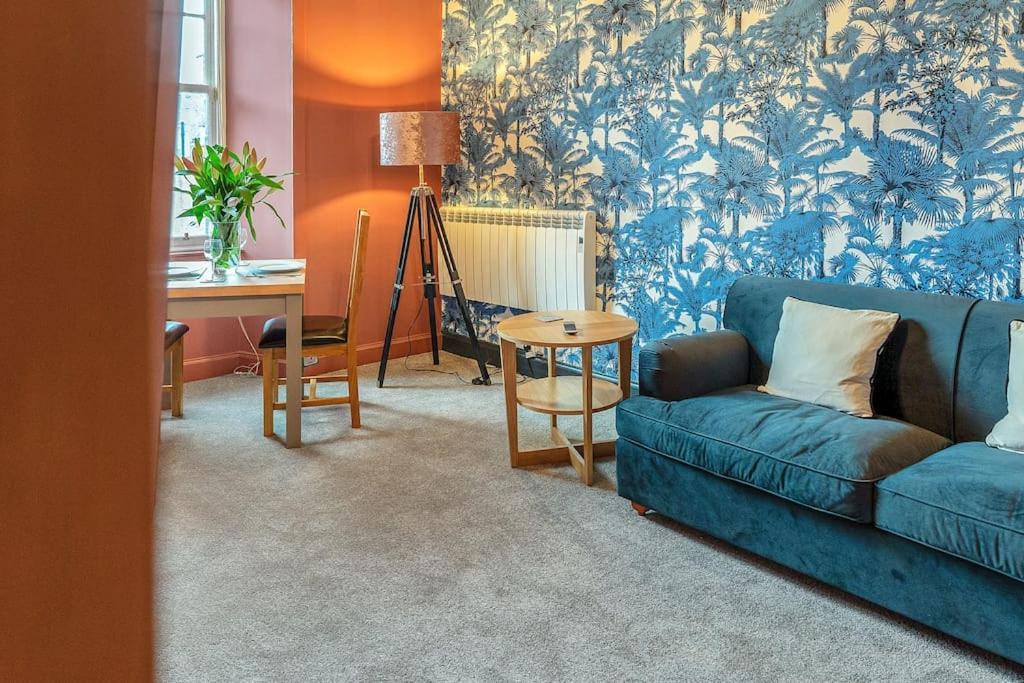 Boutique Modern Royal Mile Apartment Sleeps 4 Edinburgh Bagian luar foto